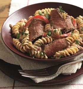 Red Pesto Steak with Pasta and Peppers
