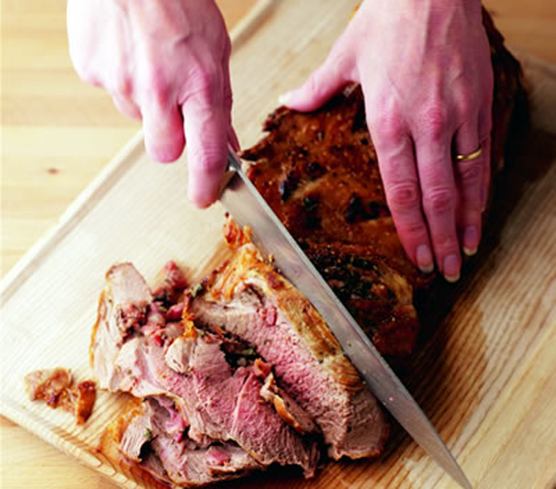 Carving roast lamb